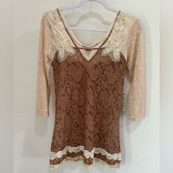 New BKE Lace Western V Neck Top Boho Embroidered Neutral Feminine Long Sleeve - Picture 1 of 7